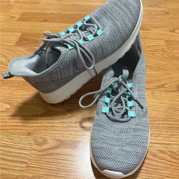 STQ size 9 Gray and Teal Women's Sneakers - Picture 1 of 6
